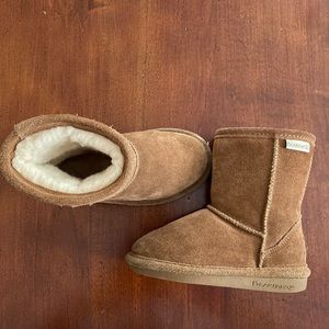 Bear paw Shearling Boots. Kids size 8.